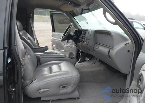 1998 Chevrolet K1500 Sportside z USA, uszkodzony, nr VIN 2GCEK19R8W1135151